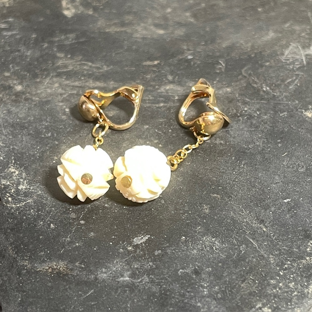 Vintage Gold and Cream Floral Drop Earrings. Pre-owned in exquisite condition